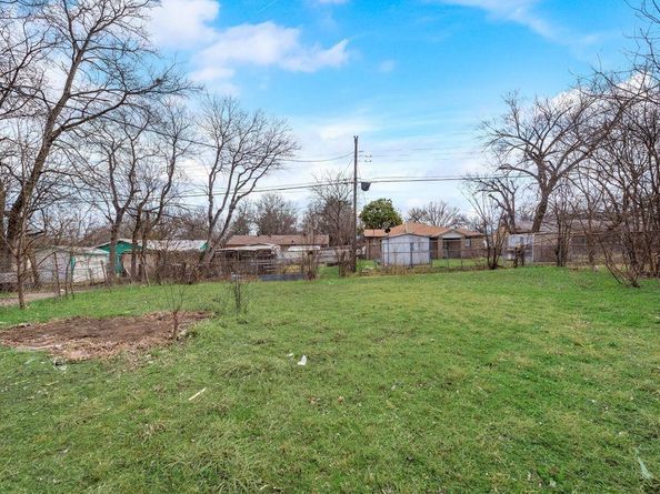 3864  Castle Hills Drive , Dallas Texas 75241