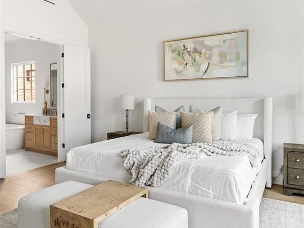 9826  Mixon Drive , Dallas Texas 75220