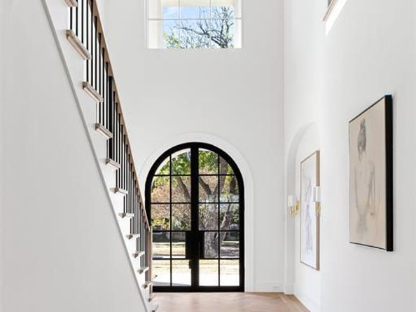 9826  Mixon Drive , Dallas Texas 75220