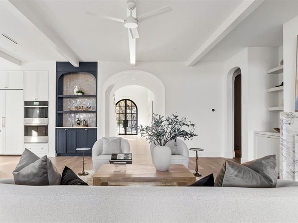 9826  Mixon Drive , Dallas Texas 75220