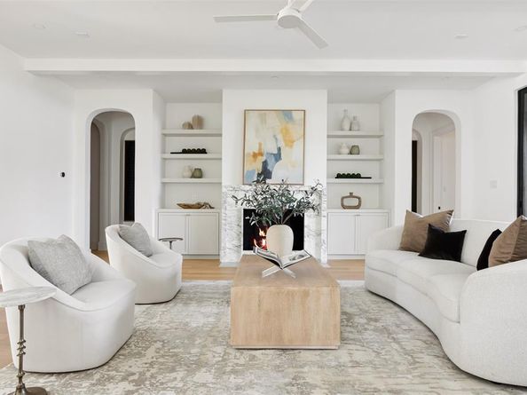 9826  Mixon Drive , Dallas Texas 75220