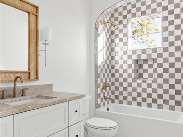 9826  Mixon Drive , Dallas Texas 75220