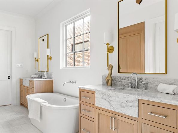 9826  Mixon Drive , Dallas Texas 75220