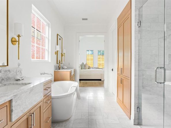 9826  Mixon Drive , Dallas Texas 75220