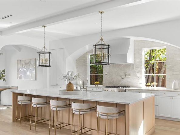 9826  Mixon Drive , Dallas Texas 75220