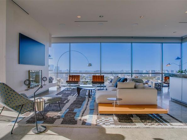 1717  Arts Plaza  1915, Dallas Texas 75201