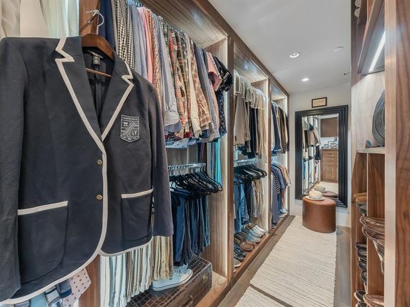 1717  Arts Plaza  1915, Dallas Texas 75201