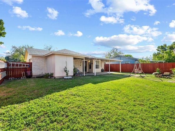 1801  Homestead Place , Garland Texas 75044