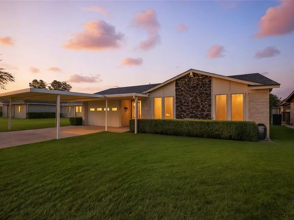 1801  Homestead Place , Garland Texas 75044