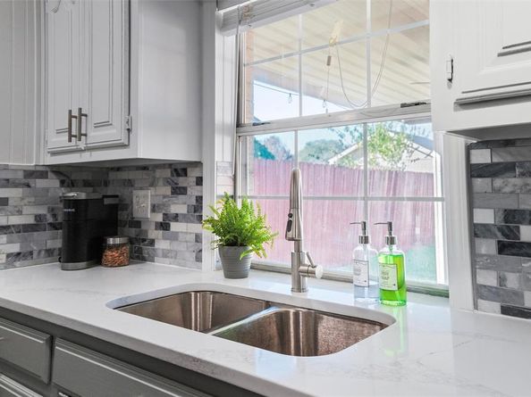 1801  Homestead Place , Garland Texas 75044