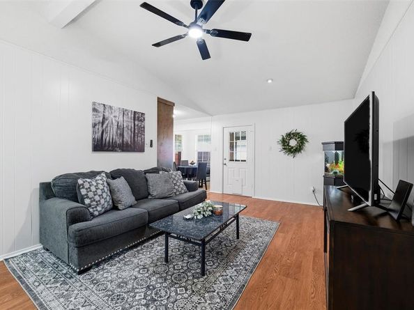 1801  Homestead Place , Garland Texas 75044