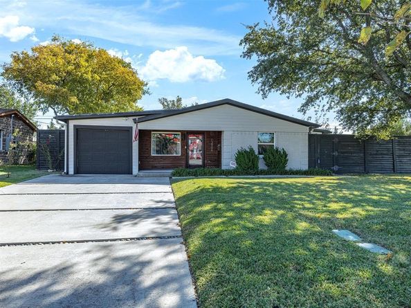 13906  Dennis Lane , Farmers Branch Texas 75234