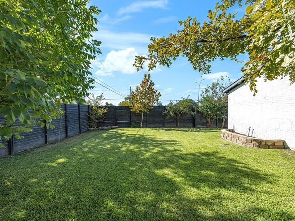 13906  Dennis Lane , Farmers Branch Texas 75234