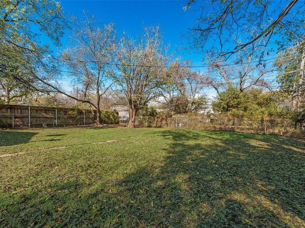 2647  Province Lane , Dallas Texas 75228