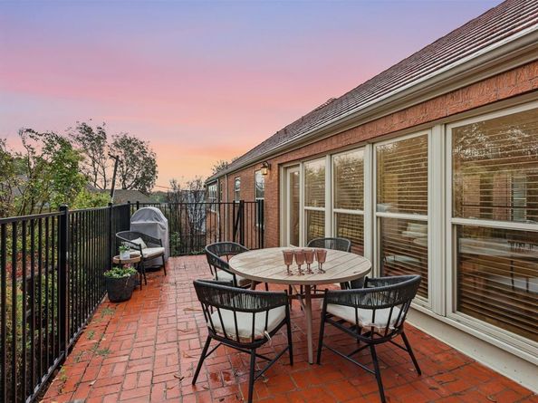 2341  Lofton Terrace , Fort Worth Texas 76109