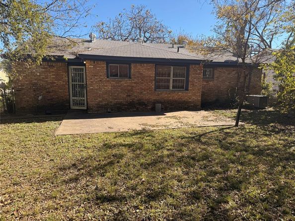 3711  Happy Canyon Drive , Dallas Texas 75241