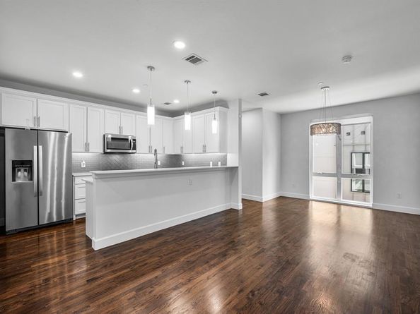 2016 N Fitzhugh Avenue  105, Dallas Texas 75204