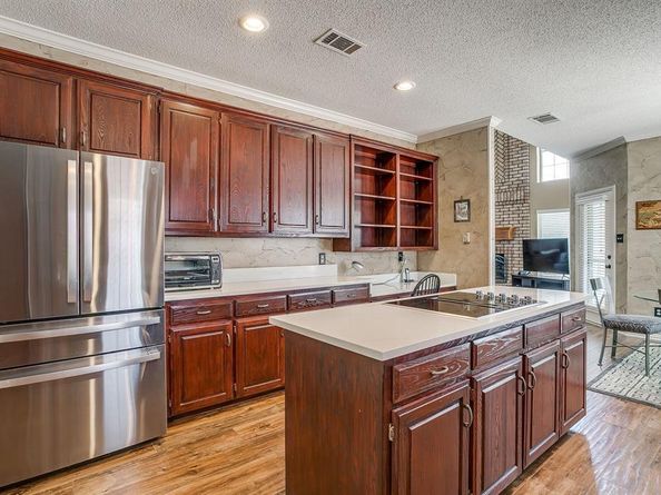 2801  Pomponessett Drive , Arlington Texas 76001