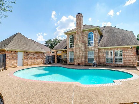 2801  Pomponessett Drive , Arlington Texas 76001