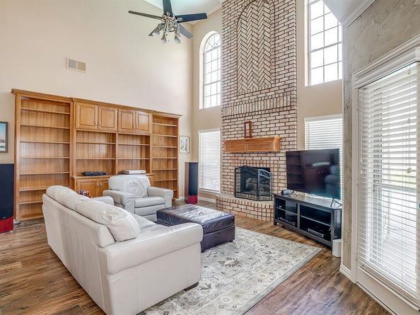 2801  Pomponessett Drive , Arlington Texas 76001