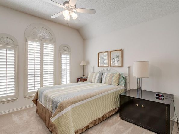 2801  Pomponessett Drive , Arlington Texas 76001