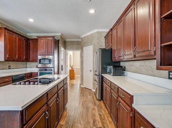 2801  Pomponessett Drive , Arlington Texas 76001