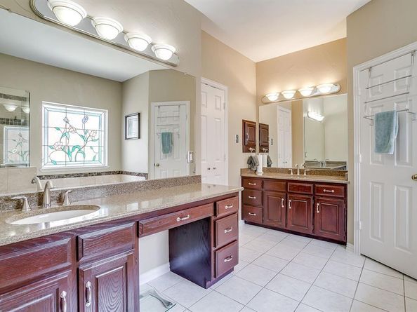 2801  Pomponessett Drive , Arlington Texas 76001