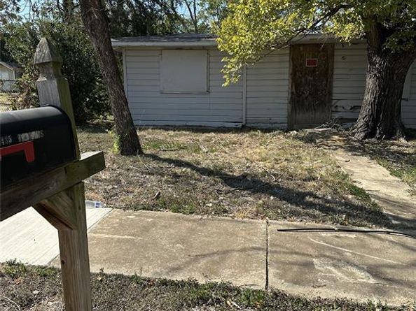 2435  Iroquois Street , Dallas Texas 75212