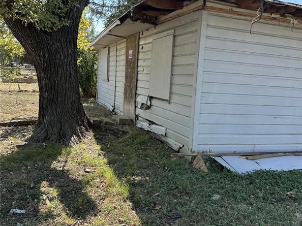 2435  Iroquois Street , Dallas Texas 75212