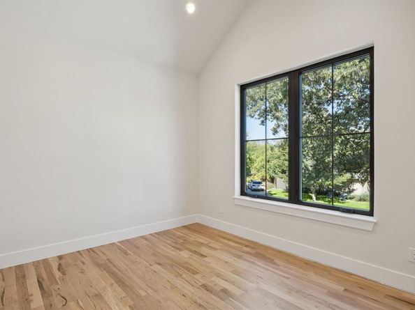 6619  Robin Willow Court , Dallas Texas 75248