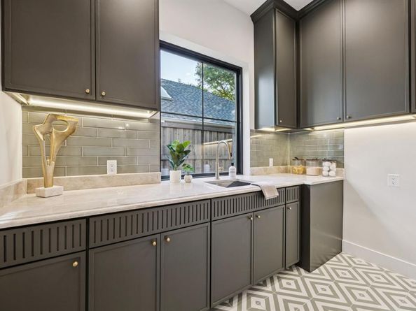 6619  Robin Willow Court , Dallas Texas 75248