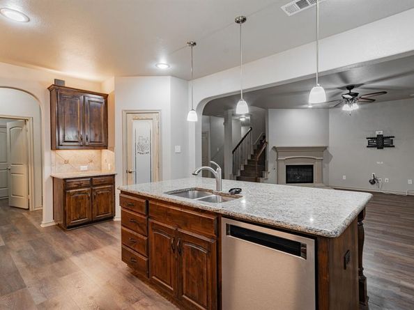 2216  Rosalinda Pass , Fort Worth Texas 76131