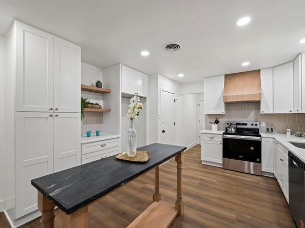 11329  Earlywood Drive , Dallas Texas 75218