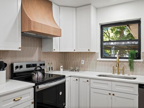 11329  Earlywood Drive , Dallas Texas 75218