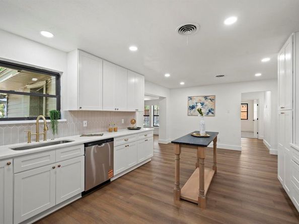 11329  Earlywood Drive , Dallas Texas 75218