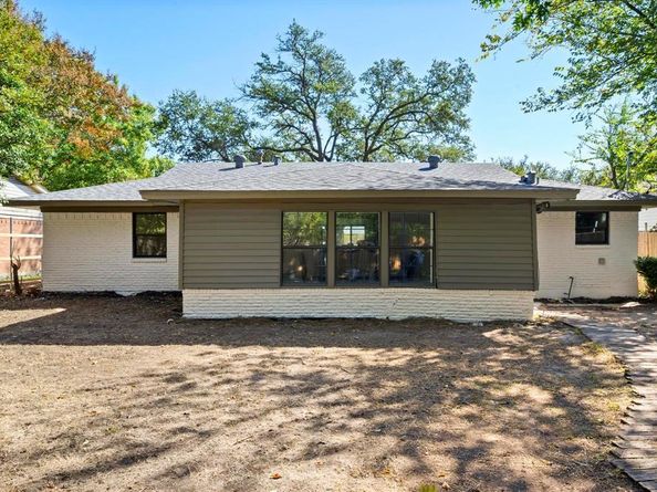 11329  Earlywood Drive , Dallas Texas 75218