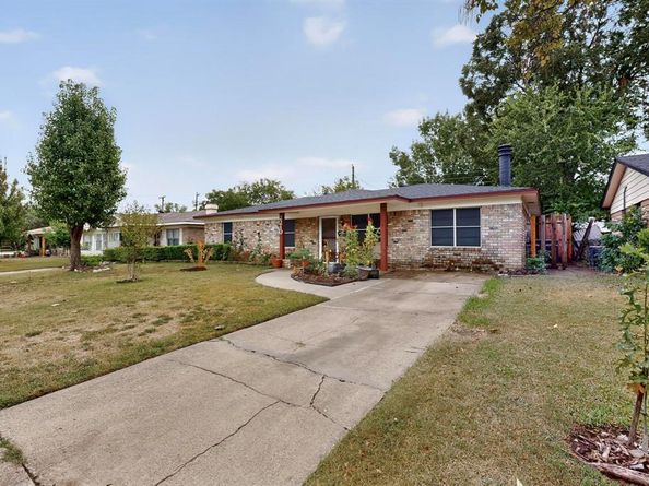 2210  Starlite Lane , Irving Texas 75061