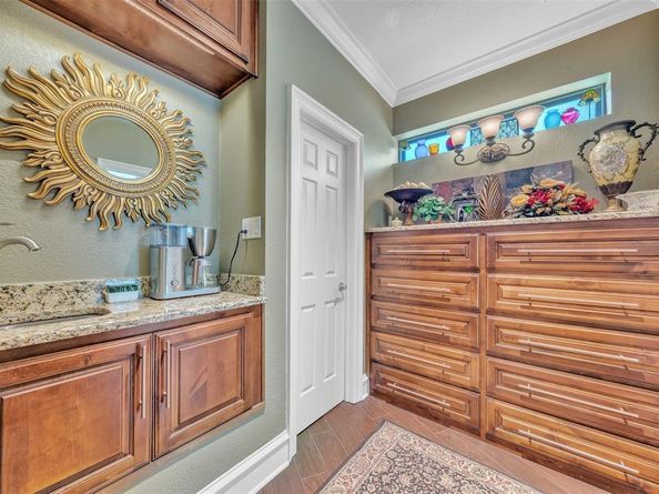 401  Canyon Creek Trail , Fort Worth Texas 76112