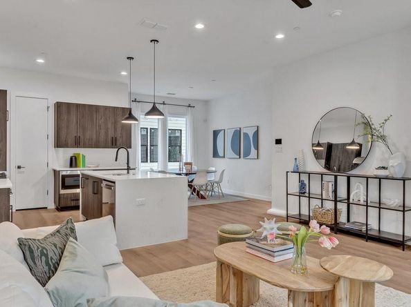 3612  San Jacinto   106, Dallas Texas 75204