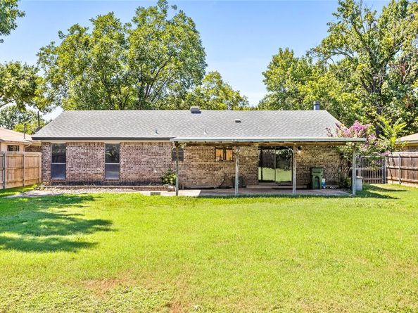 2405  Engleford Drive , Arlington Texas 76015