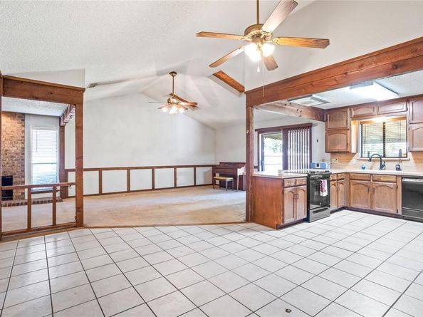 2405  Engleford Drive , Arlington Texas 76015