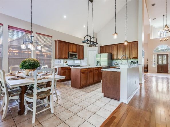 2402  Indian Trail , Rowlett Texas 75088