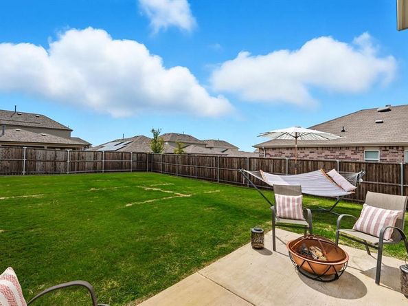 1112  Waggoner Drive , Aubrey Texas 76227