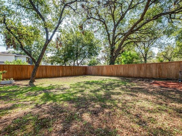 920 S Oak Cliff Boulevard , Dallas Texas 75208