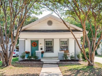 920 S Oak Cliff Boulevard 