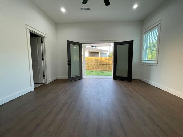 2726  1st Avenue , Dallas Texas 75210
