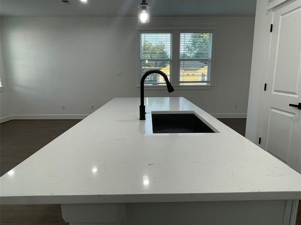 2726  1st Avenue , Dallas Texas 75210