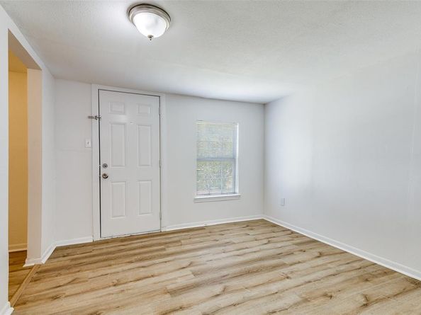 217  Ridgeway Avenue , Azle Texas 76020