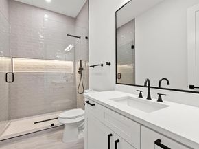 2001  Hearne Avenue  101, Dallas Texas 75208