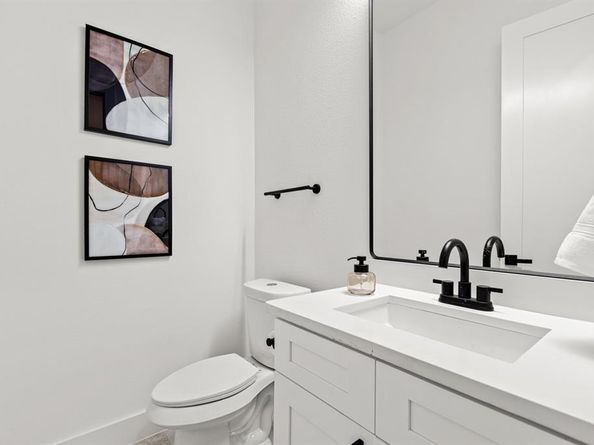 2001  Hearne Avenue  101, Dallas Texas 75208